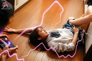 【倉本すみれ】義妹の悲鳴とともに腰を振る、手元のコントローラーで愛の調教