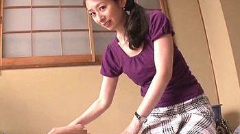 『射精したほうが…いいよね…』清楚奥様をレ●プから救い怪我をした男を看病する団地妻…人妻が手コキ＆フェラ抜きでエロ不倫…