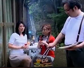 【ながえスタイル】愛する妻が！娘が！NTRバーベキューで他人チ●ポ挿入！サスペンダーおやじの特殊な性癖に巻き込まれた母娘