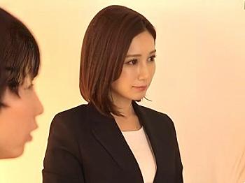 小島みなみ：黒パンストの人妻スレンダー女上司が部下の絶倫チ◯ポで何度も寝取られ生ハメSEXされてしまう！