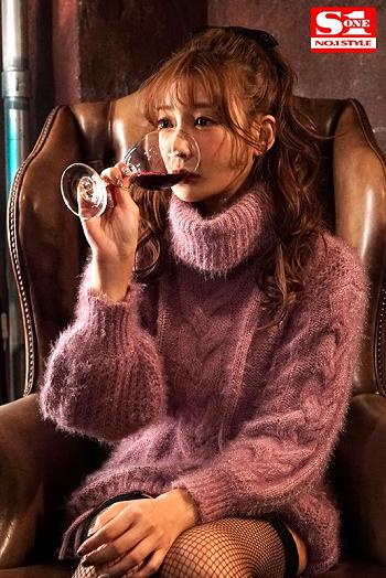 【明日花キララ】スレンダー美女のデビュー10周年、媚薬でムラついた肉体を持つ性獣に変貌