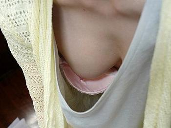 【人妻NTR】いつもノーブラでチクチラして来る近所の人妻さん…我慢できずピンクの乳首を舐め回しながらハメ倒しちゃう