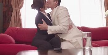 ＜新郎NTR＞結婚式直前から式の終りまで…新婦の目を盗んで新郎を誘い寝取る美人ウエディングプランナー♡＜騎乗位＞