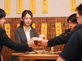 憧れの上司に襲われおマ●コ即濡らし変態美人！彼氏がいるのに何度もデカチン膣奥ぶち込まれ連続絶頂ww