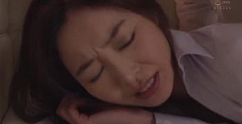 【夏目彩春】美人女上司が絶倫部下に一晩中中出しされる出張先の相部屋NTR