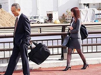 [潮美舞]温泉宿の予約ミスが引き起こした、絶倫上司との避けられない一夜