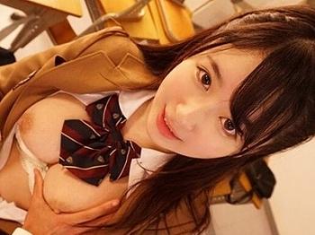 ロリ顔の美少女JKが放課後の教室で同級生の男子とイチャラブSEXしちゃう！？制服姿でバックからガン突きされちゃいました！