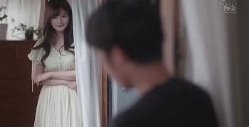 [ひなたまりん]『私を誘惑する?』新居から覗く美脚人妻との甘い誘惑