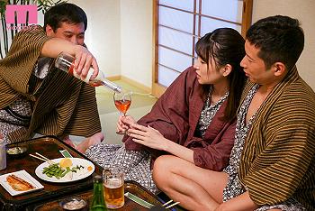 【星谷瞳】新卒OL、温泉の夜に上司たちの手に落ちる