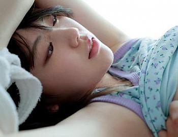 ハンパない可愛さの美乳美少女がデート後のホテルでデカチンの彼氏とエッチな事しちゃう！？カワイイ上目遣いで濃密フェラしちゃ