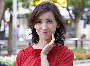 【美熟女奥様×ナンパ】『旦那とは全くシテなくて…』超上品なセレブ奥様51歳をナンパし若く硬い勃起チンポで中出しセックス!