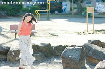 【春谷美雨】美魔女の初めてのAV、40歳で見せる淫らな一面