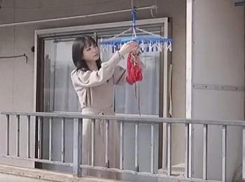 【若妻NTR】下着を拾った隣人青年に襲われた地味な団地妻…その日以来真っ赤な下着を干した日は旦那が留守のサインです