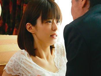 ＜人妻NTR＞旦那の上司に犯されるエロ貧乳な若妻！乳首責め…舐めクンニに抗えず中年チンポで背徳メス堕ち！＜月乃ルナ＞