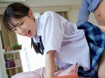 【白桃はな】ミニスカ制服美少女が自宅風俗で変態客に乳首責めされる！勃起チンポを中出しセックスで淫乱に突いちゃう！