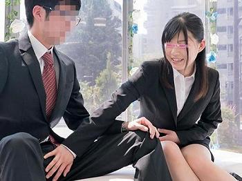 街頭インタビューで職場の同僚同士をマジックミラー号に素人ナンパ！いつもならあり得ないシチュエーションに…