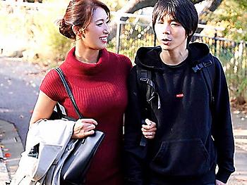 小早川怜子 息子の友達を￥と肉体関係になった巨乳人妻熟女が冬休みの間にヤリまくる禁断浮気背！