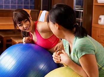 【母の友人】泊まりに来た憧れの人と不倫関係に…一緒にランニングをして汗と染みの付いたスポコス姿のままヤリまくる