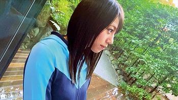 【一颯めぐ】水着姿が眩しい元競泳選手、初めてのAVで見せる敏感な反応