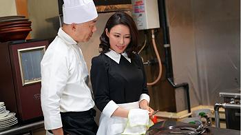 パート先の変態店長と不倫セックスに興じる四十路熟女妻…旦那とは比べ物にならない絶倫プレイに何度も絶頂(*´Д｀)/主演：