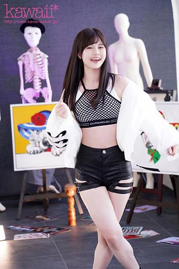 【姫乃りな】舞台はAV、心躍るりなの初めてのセクシャルダンス