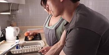 ≪川上ゆう（森野雫）≫「優さん、僕…」初恋の彼女のお母さんに童貞を奪われてしまう青年の禁断の恋の記録