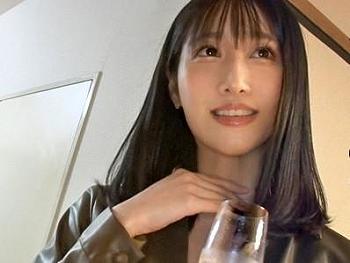 【美熟女×自宅セックス】『この綺麗な顔でヤリマン？』どう見ても20代の40代美熟女宅にお邪魔し花柄パンティ脱がしセックス