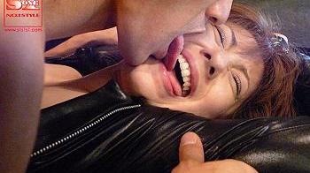 【麻美ゆま】秘密捜査官の極限任務、失踪した秘書官の行方を追う