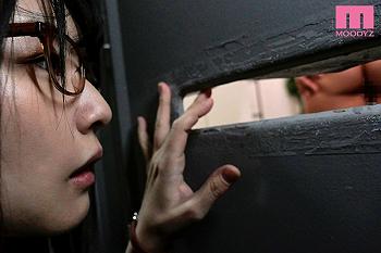 【つぼみ】コート一枚の誘惑、隣のお姉さんとの密かな中出し生活