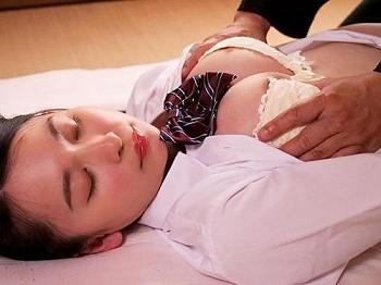 【制服JK】少女を眠らせ新鮮な身体をまさぐる変態マッサージ師…動画を撮影して脅し言いなりにして凌辱しながらハメまくる