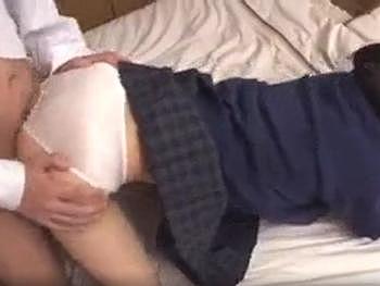 【年上】『挿れないって言ったのにッ…』擦るだけと頼み込んだけど気持ち良すぎて中出ししてしまう《スレンダー貧乳》